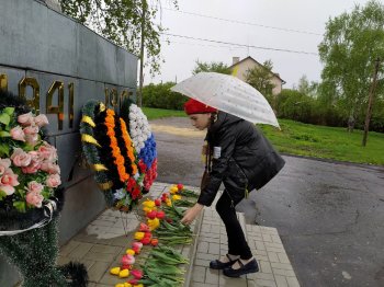 Возложение цветов к памятнику погибшим в ВОВ